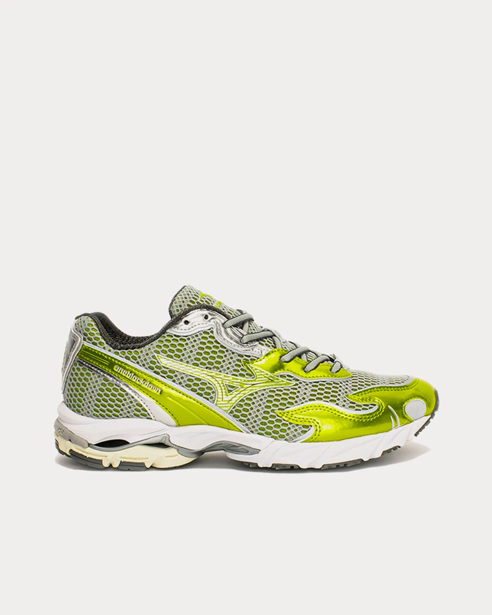 Wave Rider 10 'Onyx' Yellow / White Low Top Sneakers